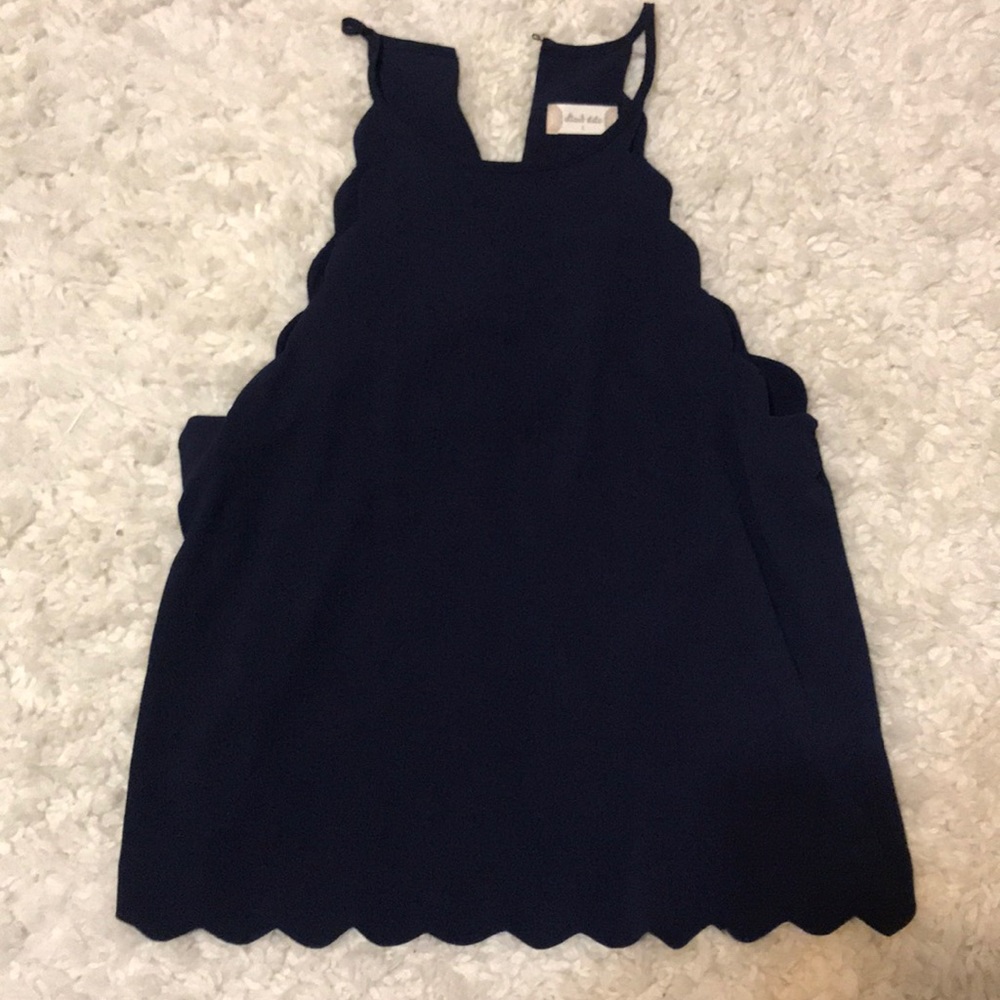 Scallop detail halter tank top